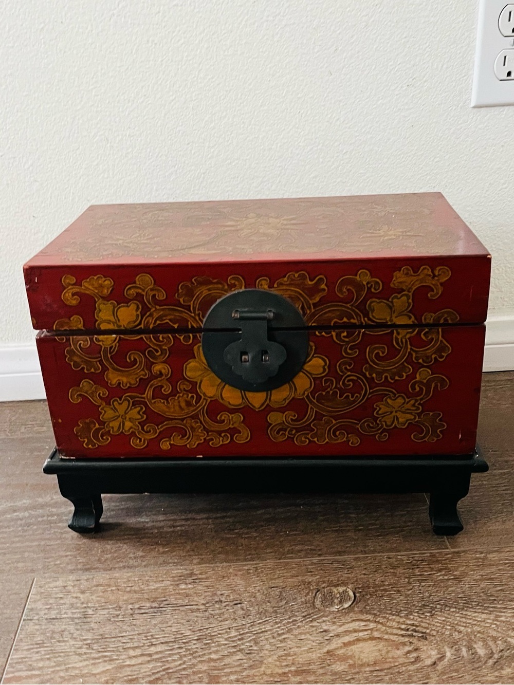 Hand-Painted Red and Gold Decorative Jewelry Box - Picture 13 of 13